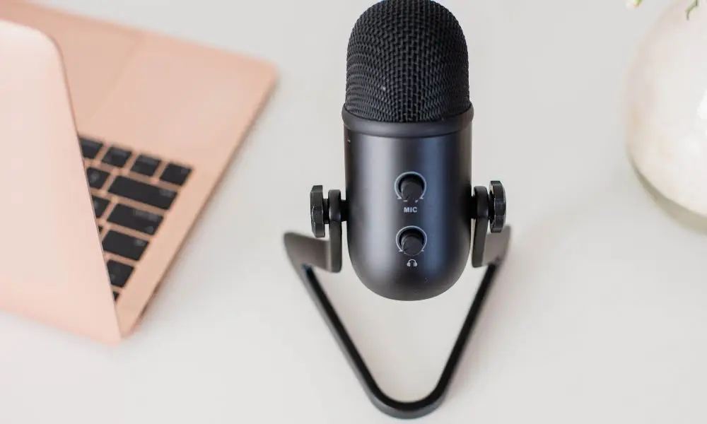 Save time by dictating instead of typing with speech-to-text technology